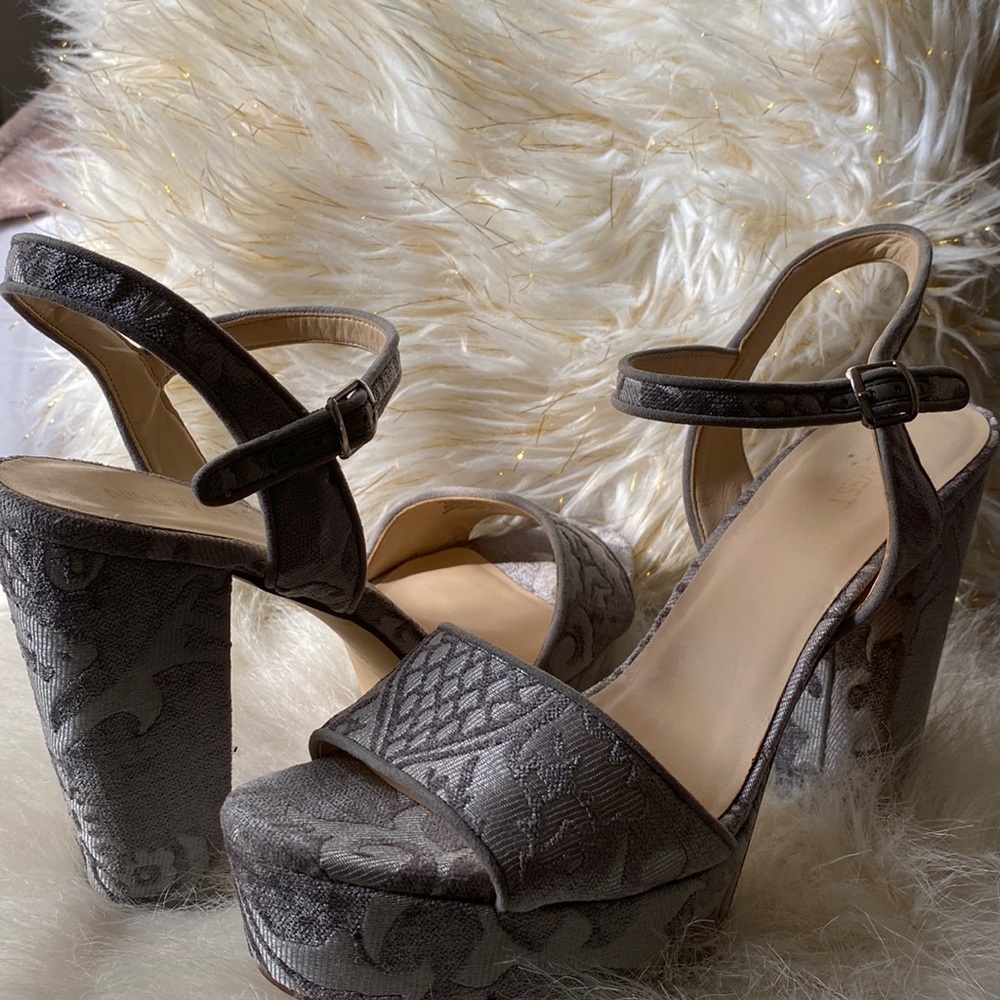 Nine West gray platform size 10